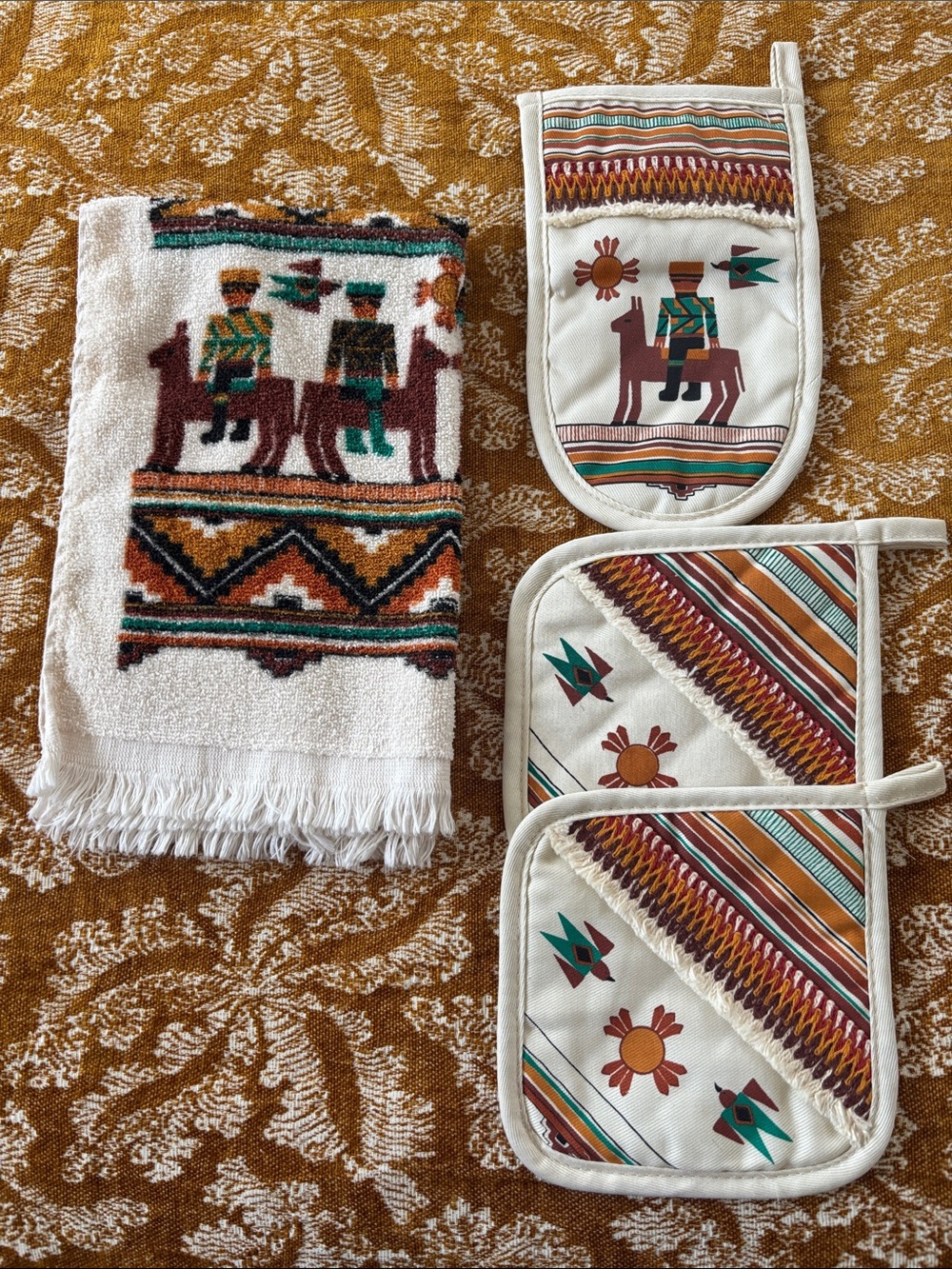Vintage Southwestern theme towel, potholders & oven mitt, cream w/brown/orange